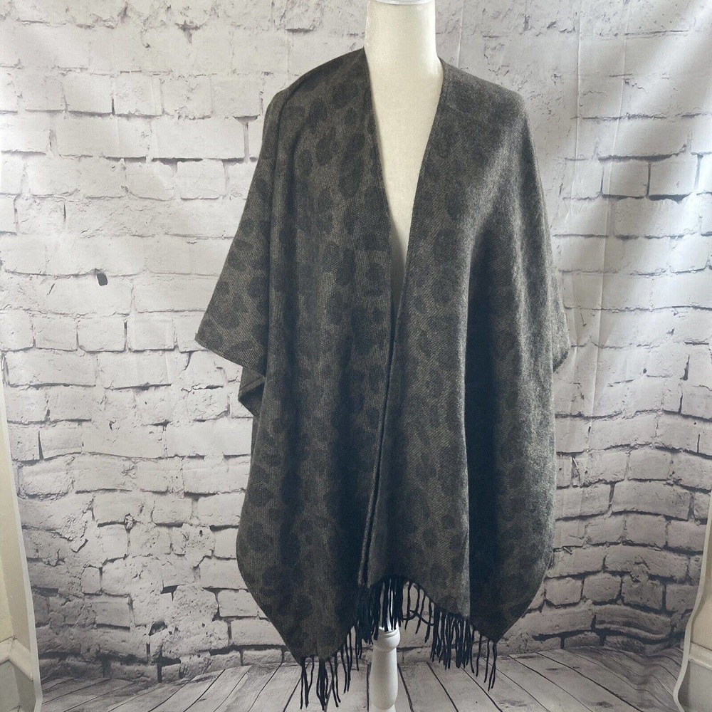 Woolrich‎ Women Shawl Wrap Poncho One Size Gray Animal Print Soft Fringe Winter